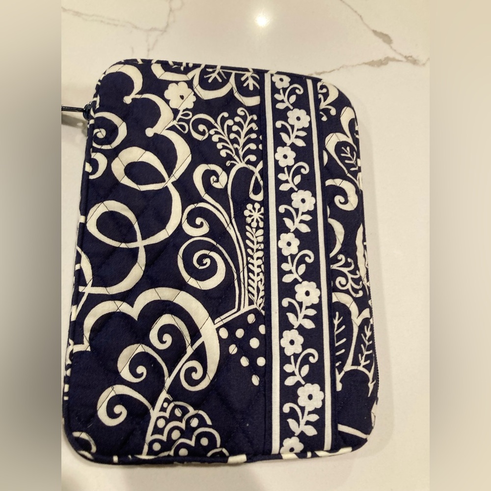 Vera Bradley navy blue white flower  quilted padded tablet case sleeve  organize